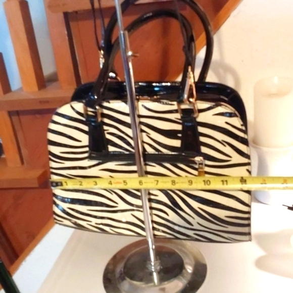 Animal Print Zebra Shoulder BAG Edgy Y2k Metal rose gold top Purse Mod Sz Medium - Picture 5 of 9